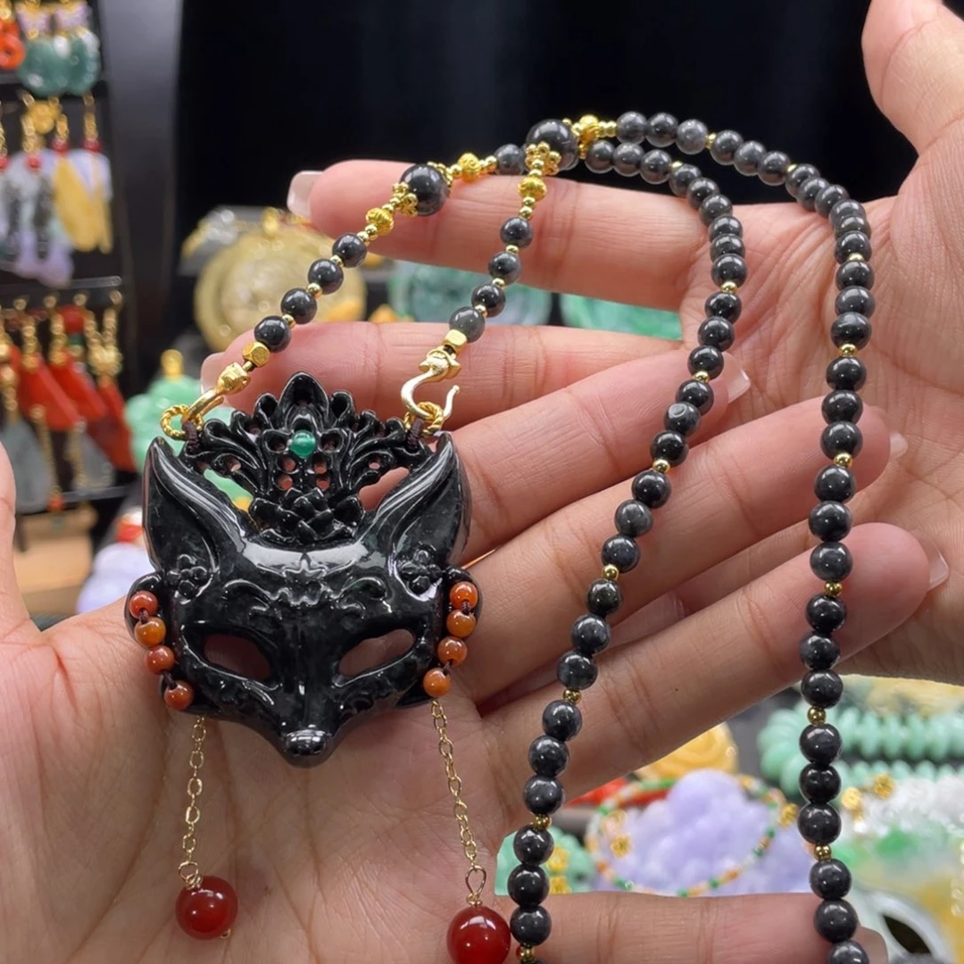 翡翠颈饰未镶嵌曼***。代编织