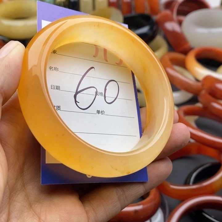 未镶嵌手镯石英质玉