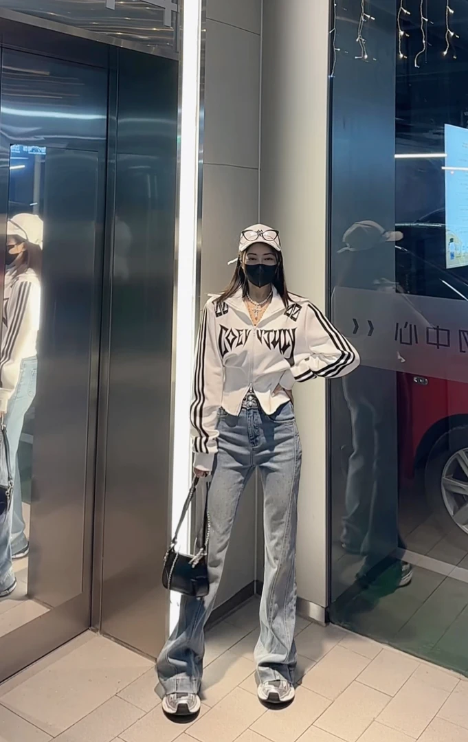 【7733】高品重工剪裁烫钻喇叭裤