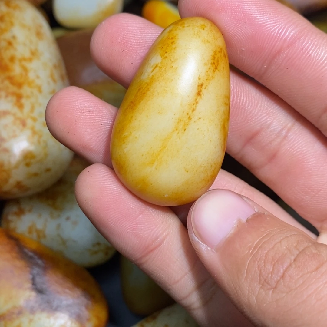 和田玉未镶嵌珠宝奇石