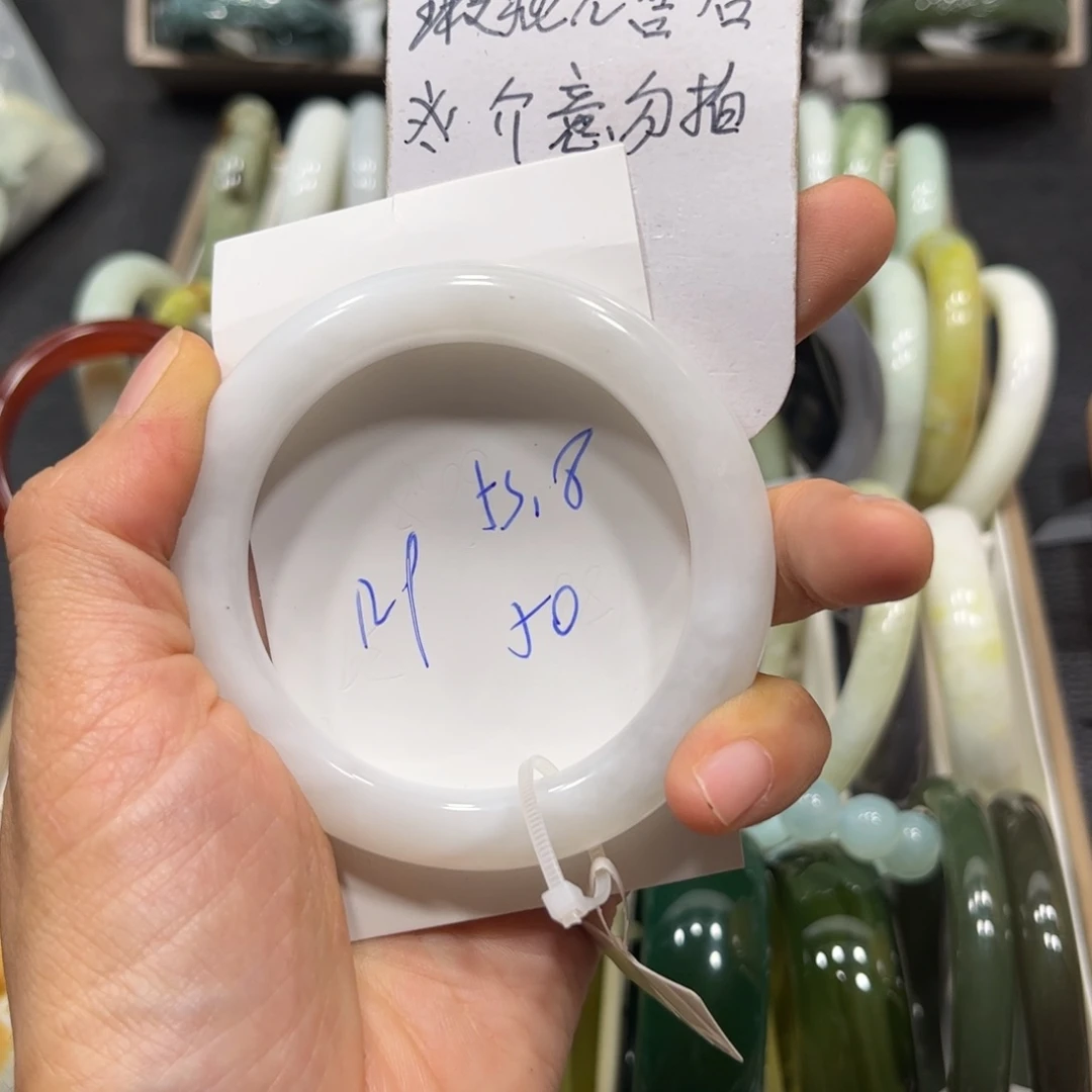 和田玉未镶嵌手镯