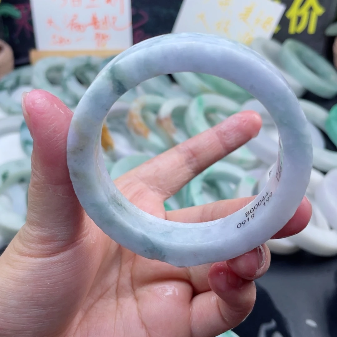 定制翡翠未镶嵌翡翠手镯