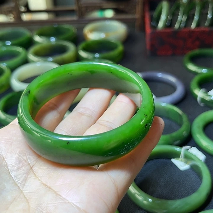 和田玉（碧玉）未镶嵌手镯