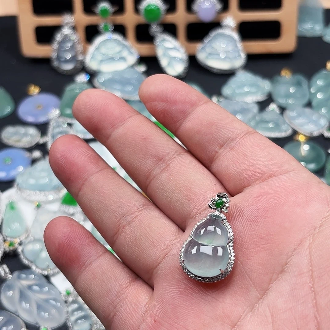 颈饰18K金镶嵌翡翠天然缅甸A货翡翠