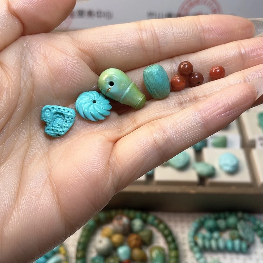 南红玛瑙配饰未镶嵌?