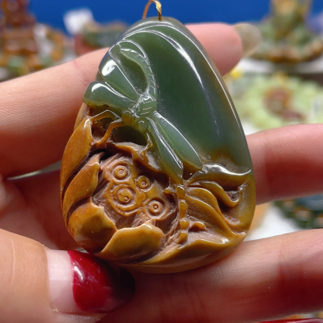 透闪石质玉未镶嵌挂件