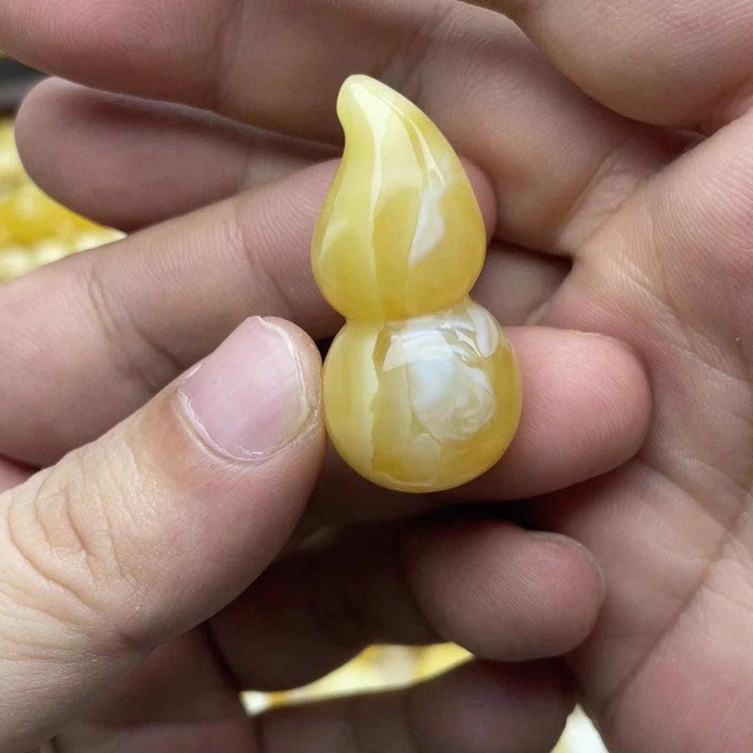 琥珀未镶嵌颈饰琥珀蜜蜡