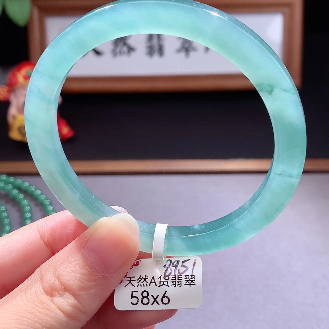 未镶嵌手镯（圆镯）翡翠