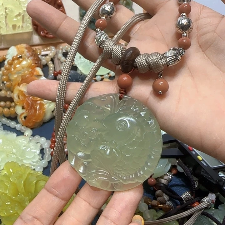 合金蛇纹石玉吊坠