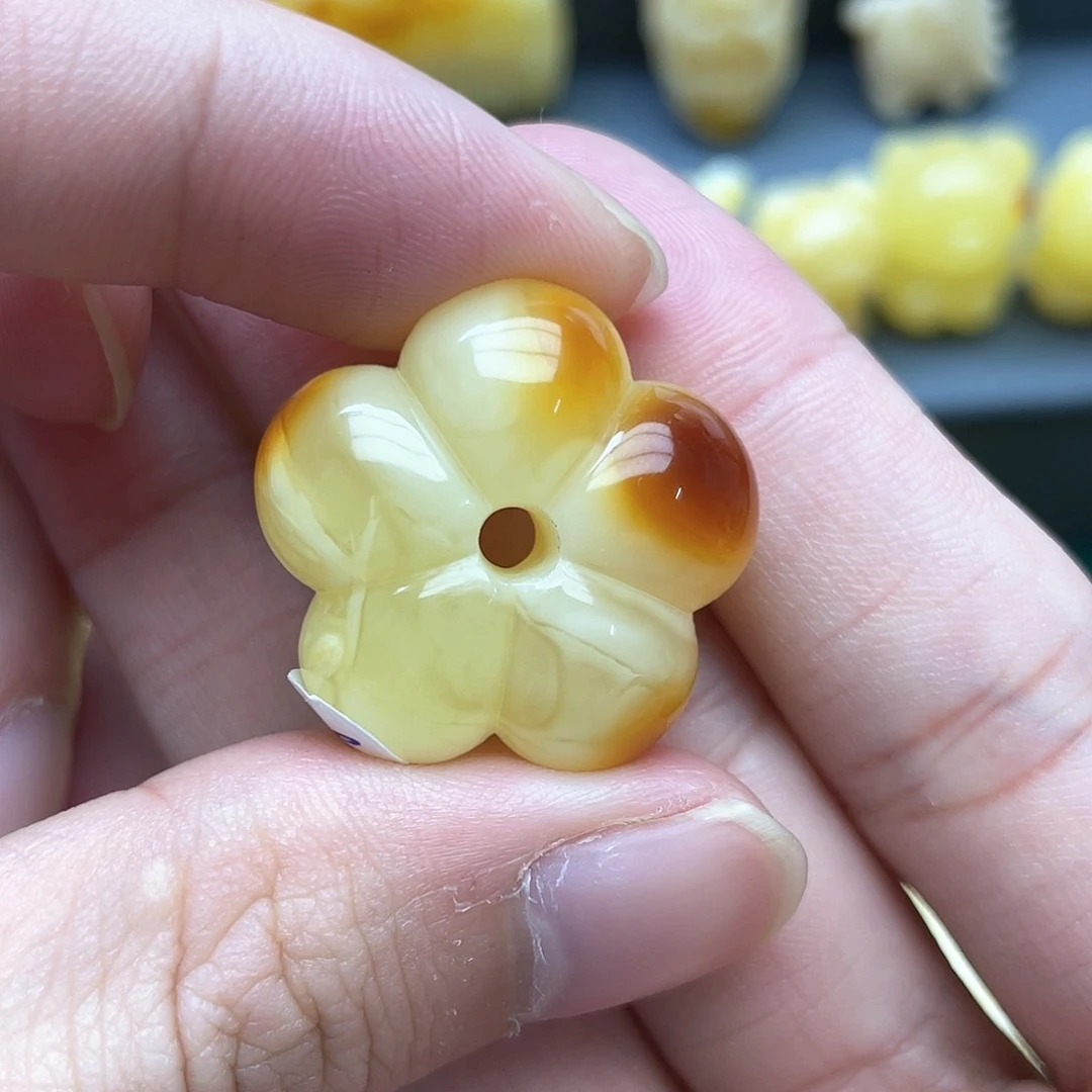 琥珀裸石未镶嵌蜜蜡
