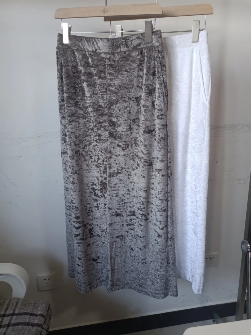 ELVis. CHEUNG丝绒压花高腰显瘦开叉中长款复古气质百搭半身裙