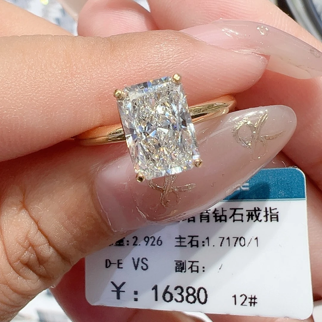 实验室培育钻石18K金镶嵌三**?1.717ct