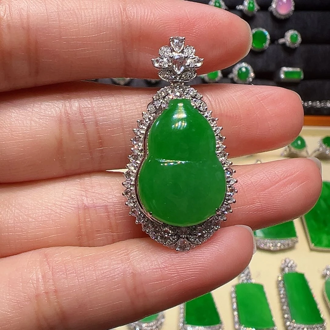 翡翠颈饰18K金镶嵌吊坠