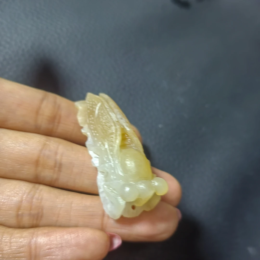 天然和田玉手工雕刻饿料糖白