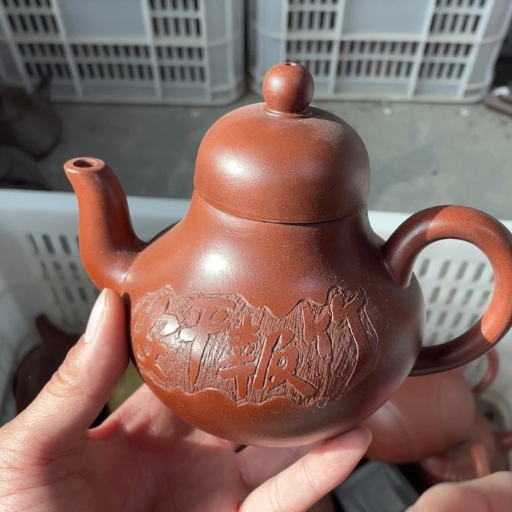 老厂紫砂壶一件。