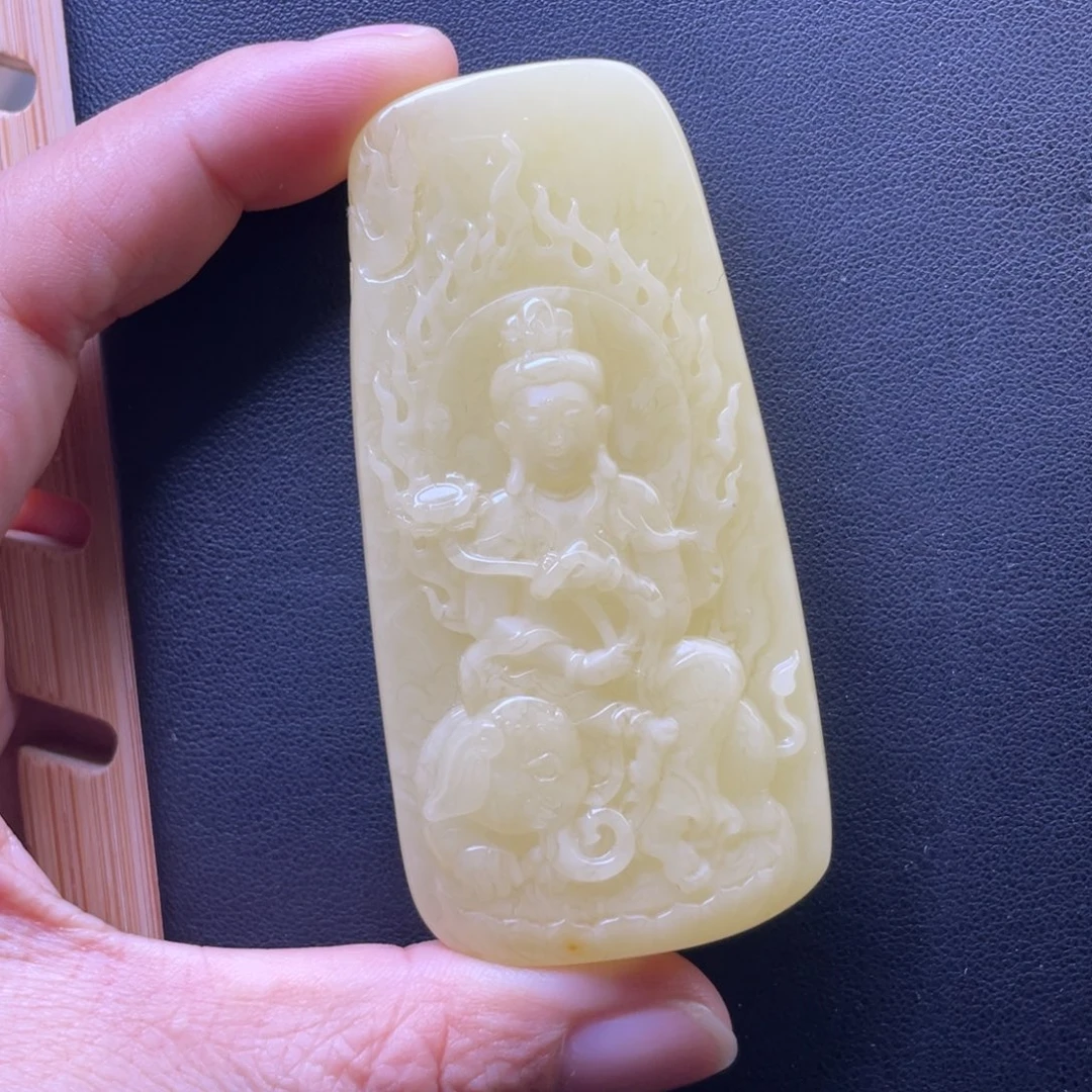 琥珀未镶嵌颈饰天然的琥珀蜜蜡