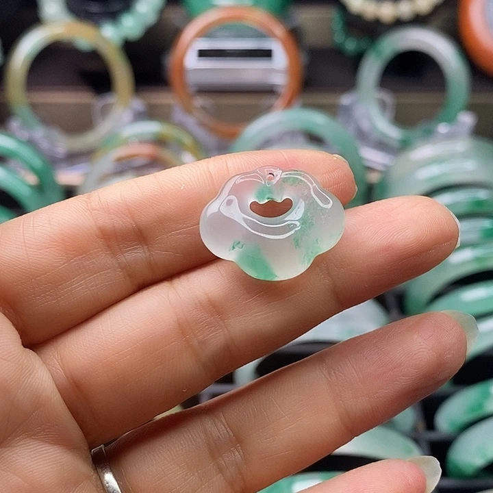 *****石英质玉（非洲翠）未镶嵌颈饰