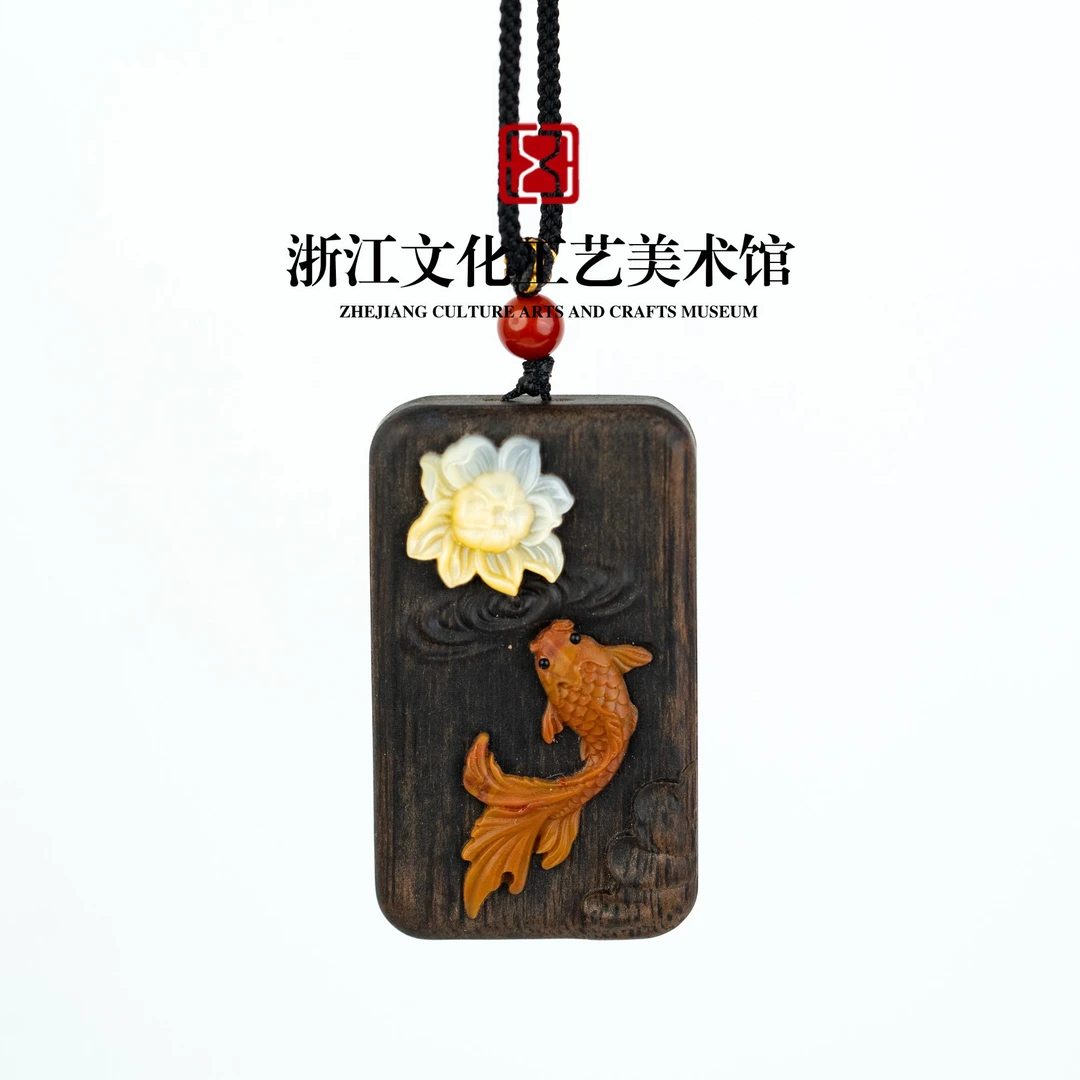 沉香【沉香好物】 马泥涝软丝结油 莲年有鱼 乳甜香精雕沉香吊坠