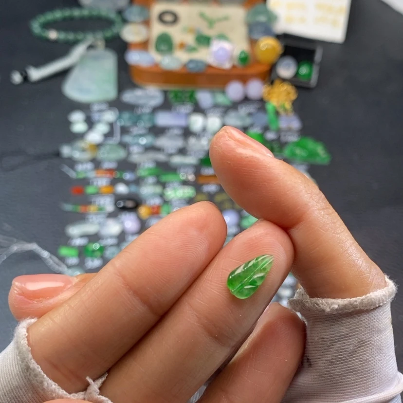 【闪购商品】翡翠挂件未镶嵌叶子