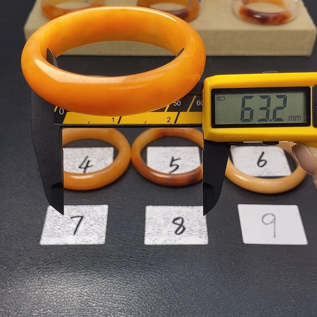 未镶嵌石英质玉（黄龙玉）手镯40号