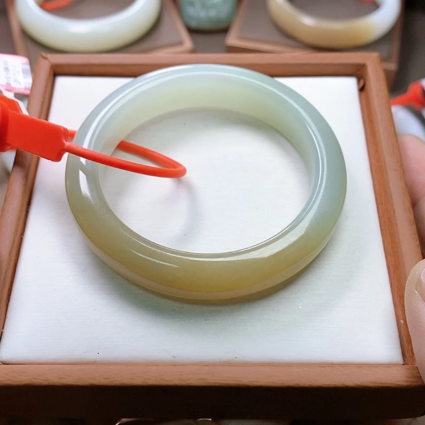 【闪购商品】未镶嵌手镯和田玉