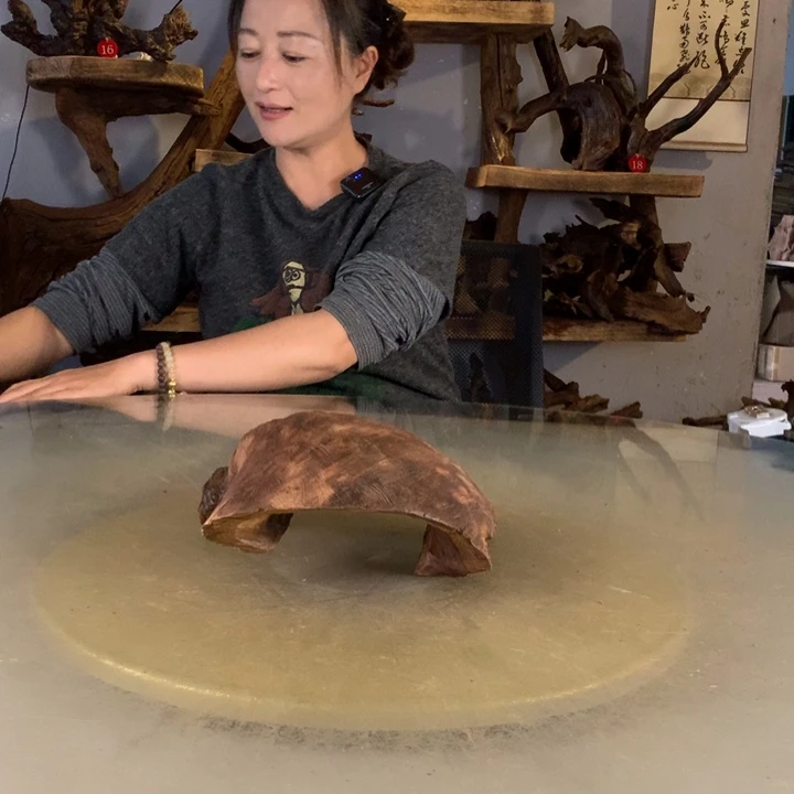 随***。天然的云南的柚木会黄水