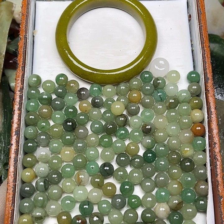 未镶嵌透闪石质玉珠宝奇石61