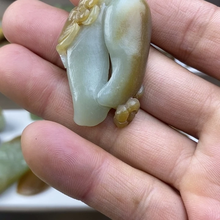 和田玉（糖玉）未镶嵌颈饰