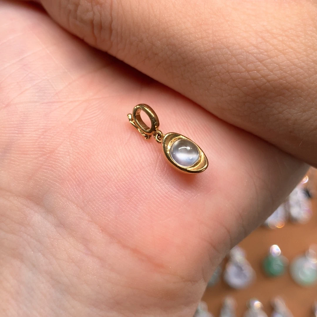 发***5颈饰18K金镶嵌翡翠吊坠