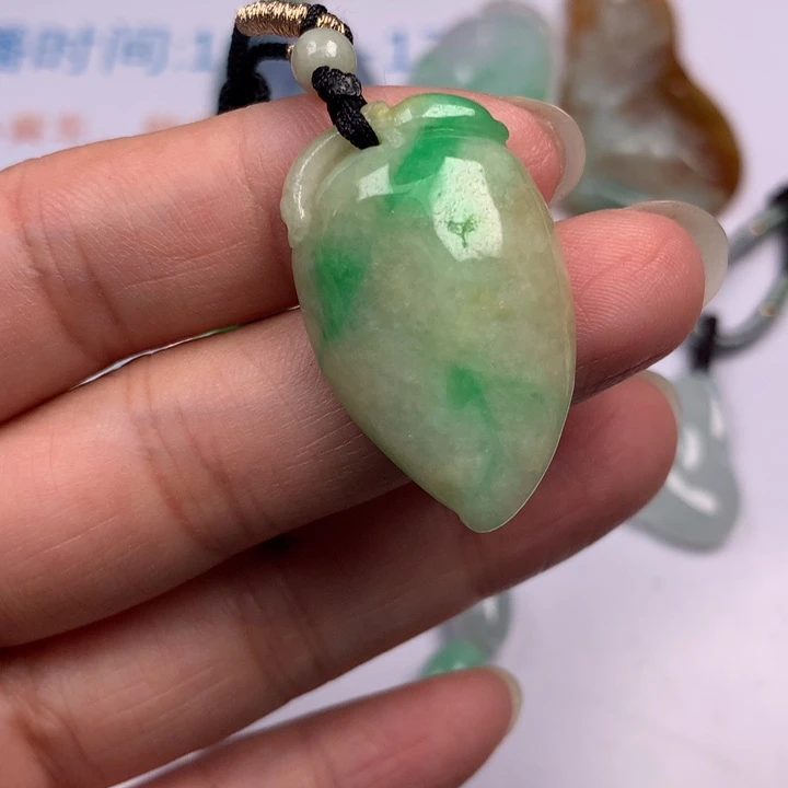 彬***程翡翠未镶嵌颈饰翡翠