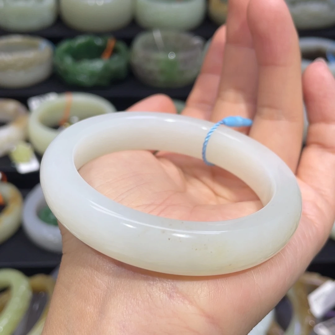 未镶嵌手镯和田玉10