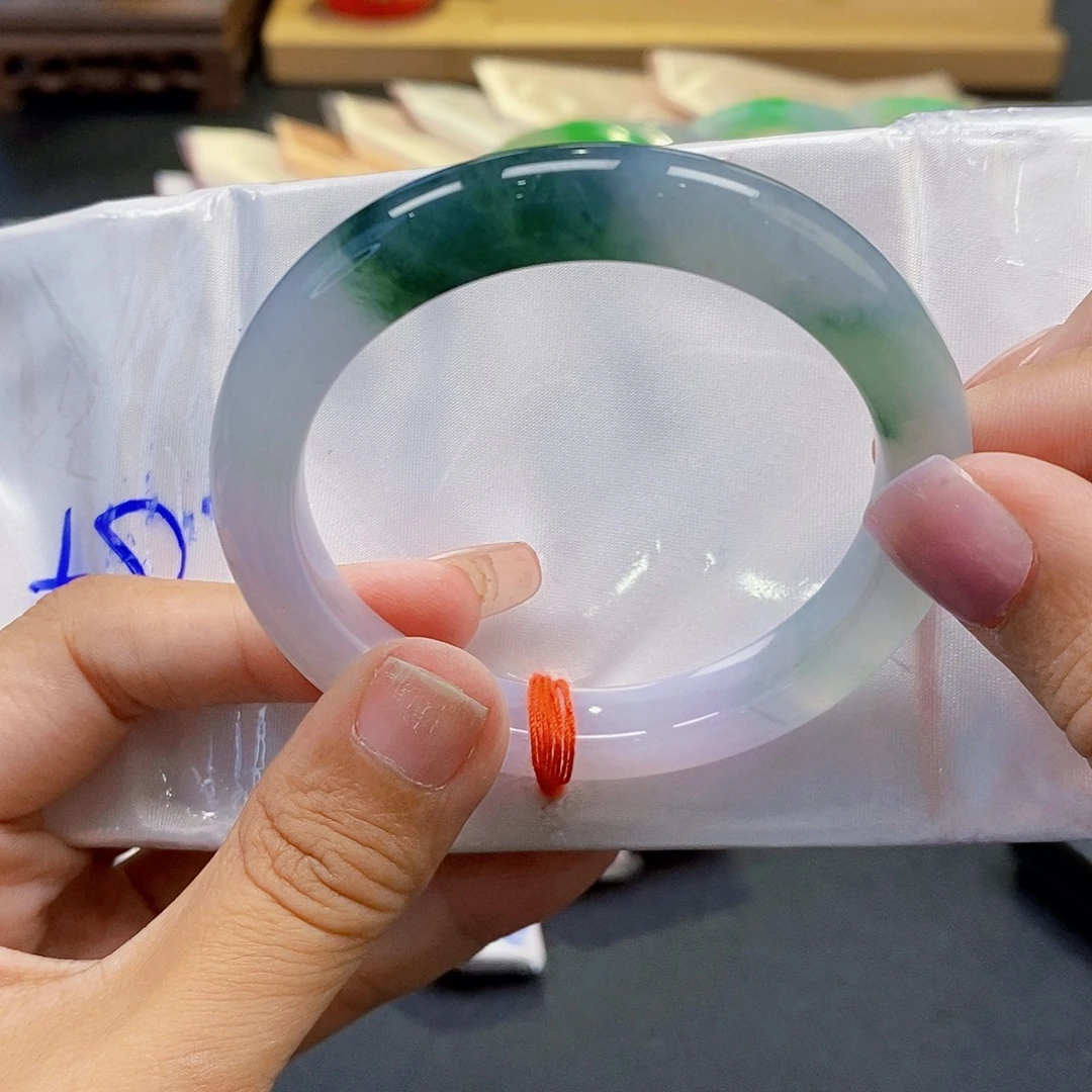 翡翠手镯未镶嵌54圈口