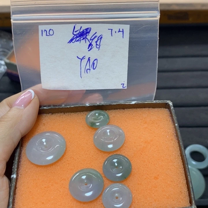 甜***晖定制翡翠未镶嵌不退