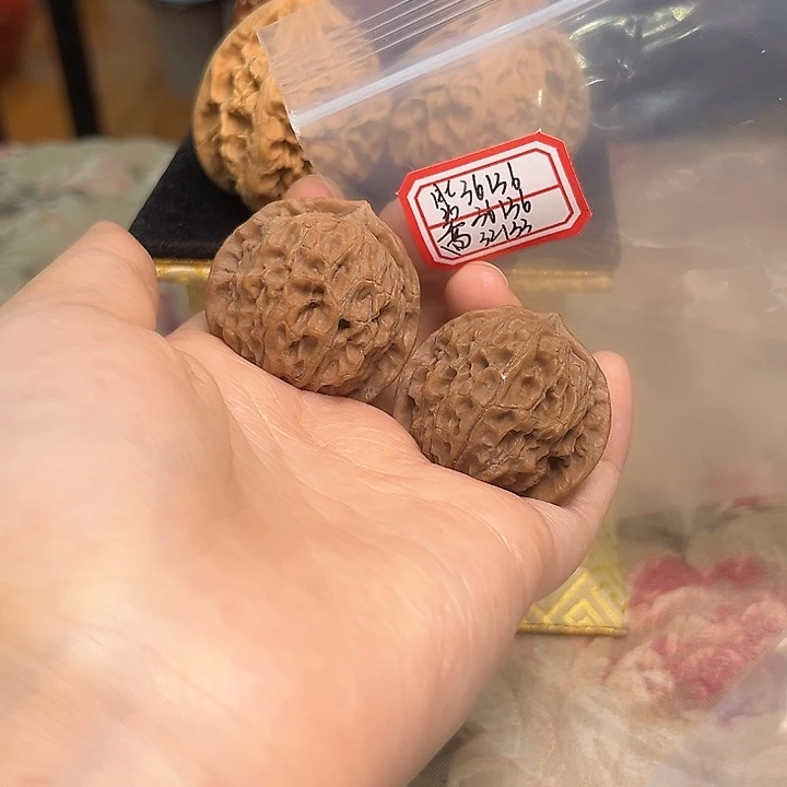 文玩核桃吊坠非嫁接元宝