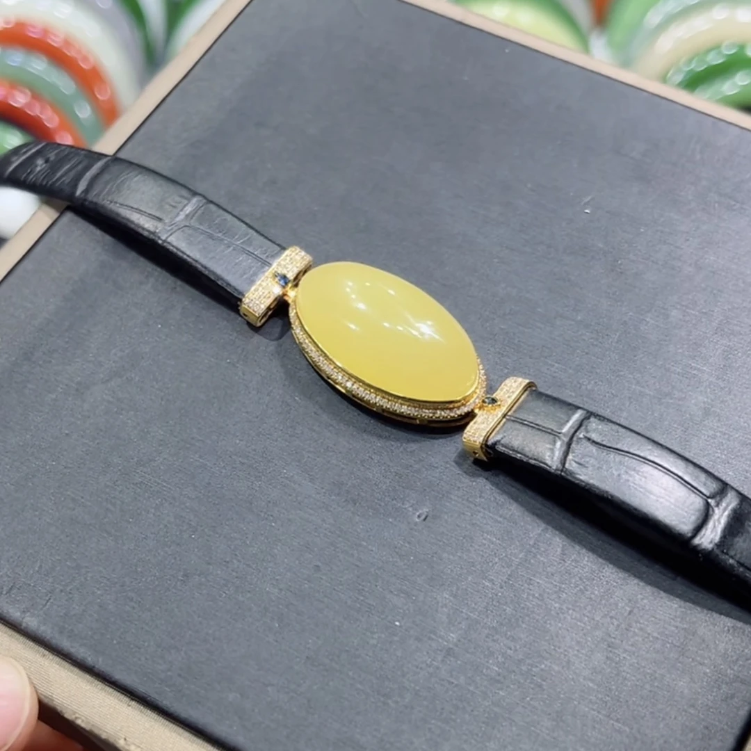 新疆和田玉若羌黄口鸡油黄手牌手表18k金镶嵌