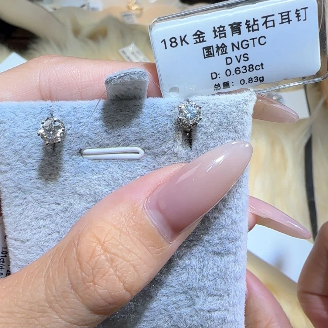 实验室培育钻石18K金镶嵌耳钉