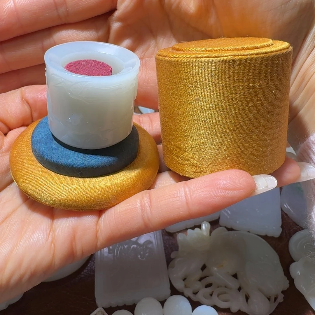 和田玉未镶嵌把件