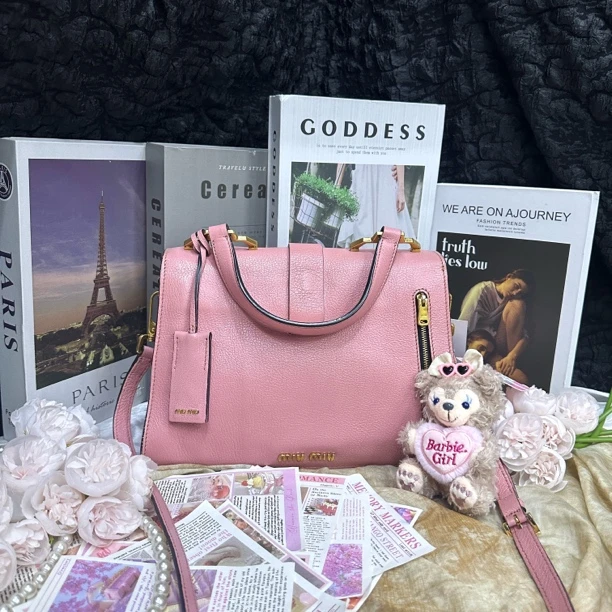 95新 MIU MIU/缪缪 缪缪粉色风琴斜挎包