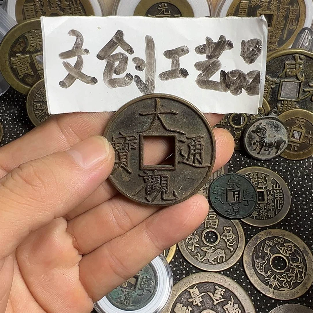 白*现代文创工艺品