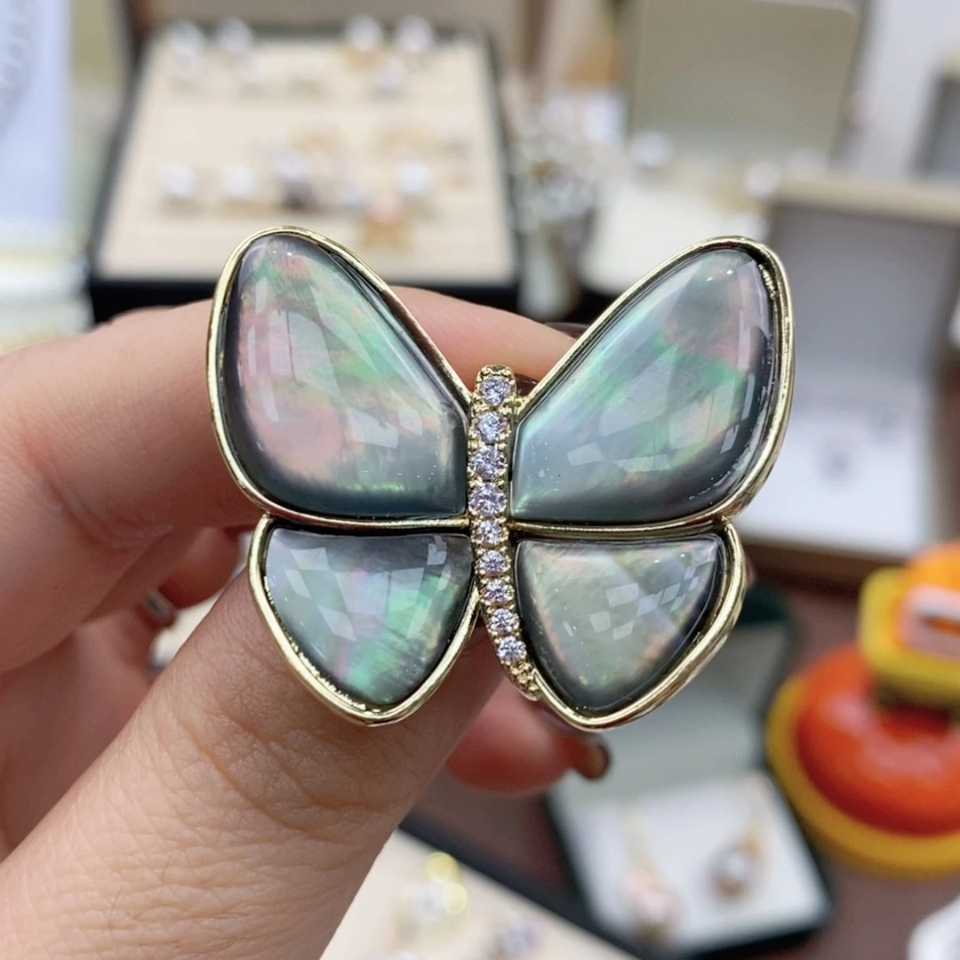 合金淡水珍珠胸饰