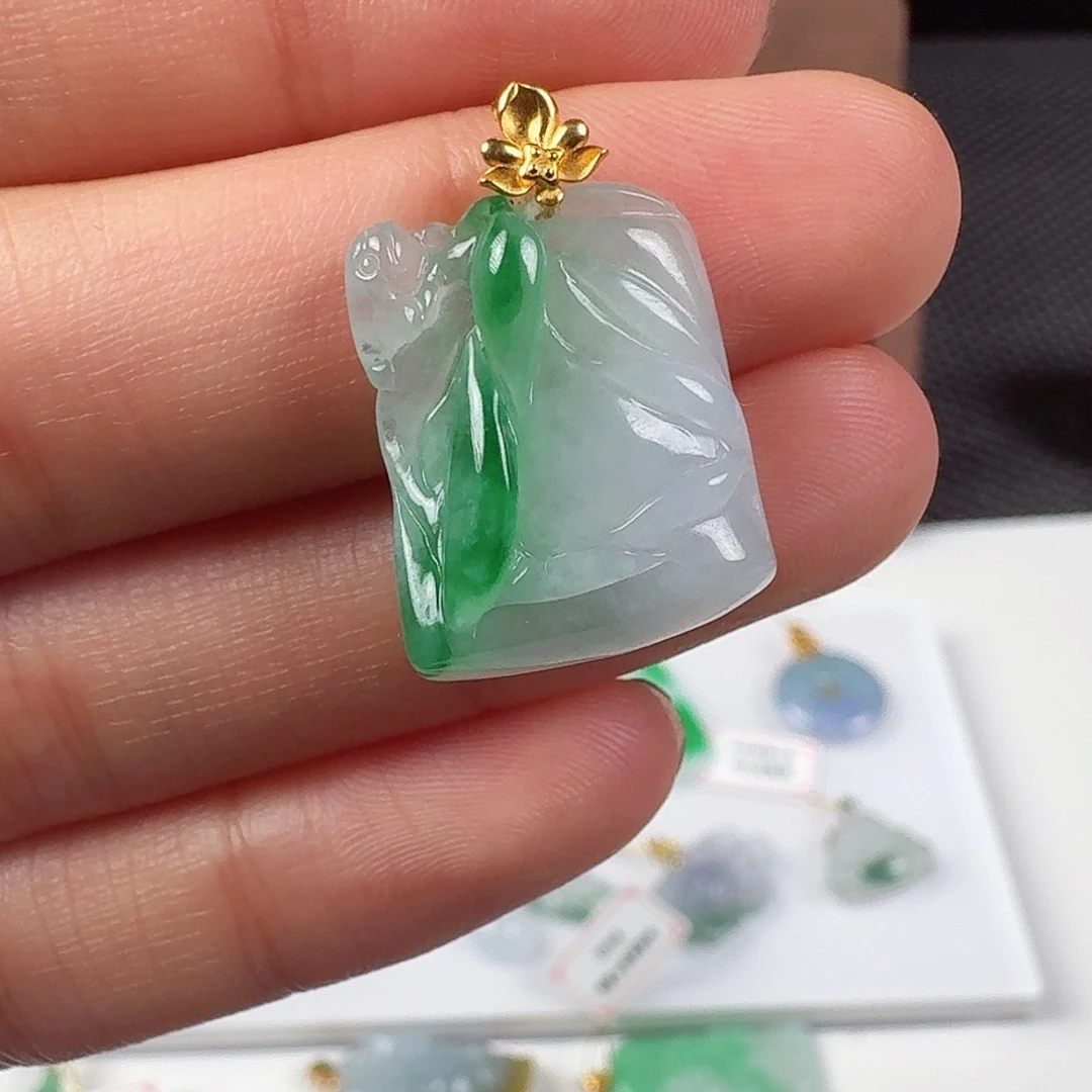 翡翠18K金镶嵌颈饰11