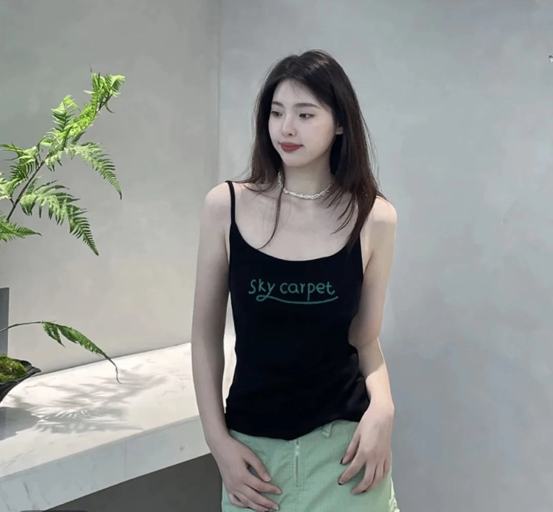 标准辣妹风修身型通勤吊带短款背心无袖休闲夏季纯欲慵懒风女装