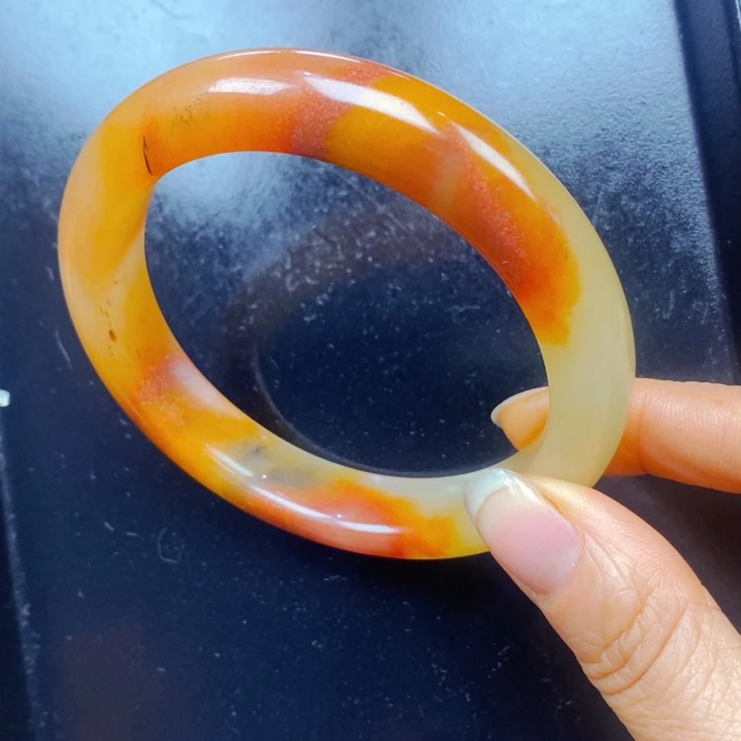 未镶嵌石英质玉（黄龙玉）颈饰