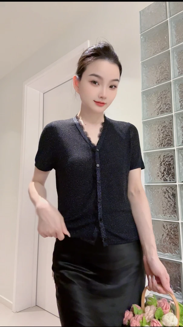 锦钰/清新优雅减龄珍珠V领修身针织拼接蕾丝短袖上衣