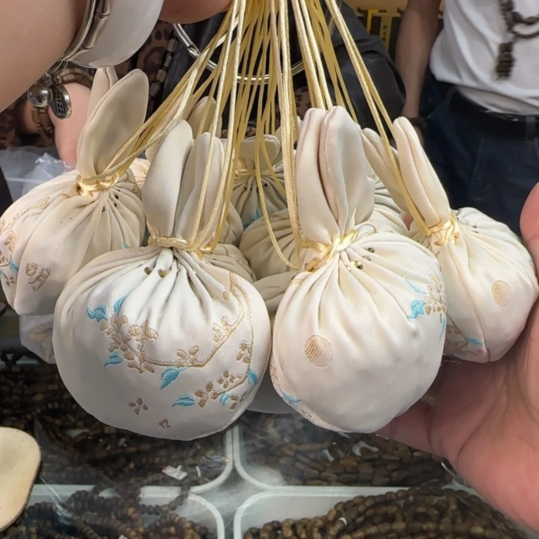 沉香沉香碎屑多样性发1个绿棋乌身兔子香包高货