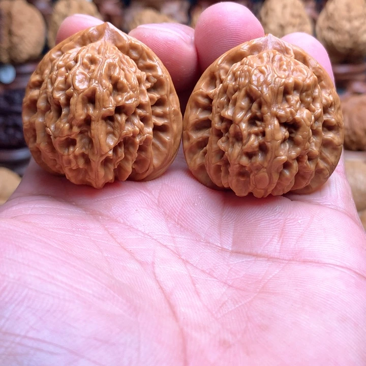 桃核把件8盘龙虎头