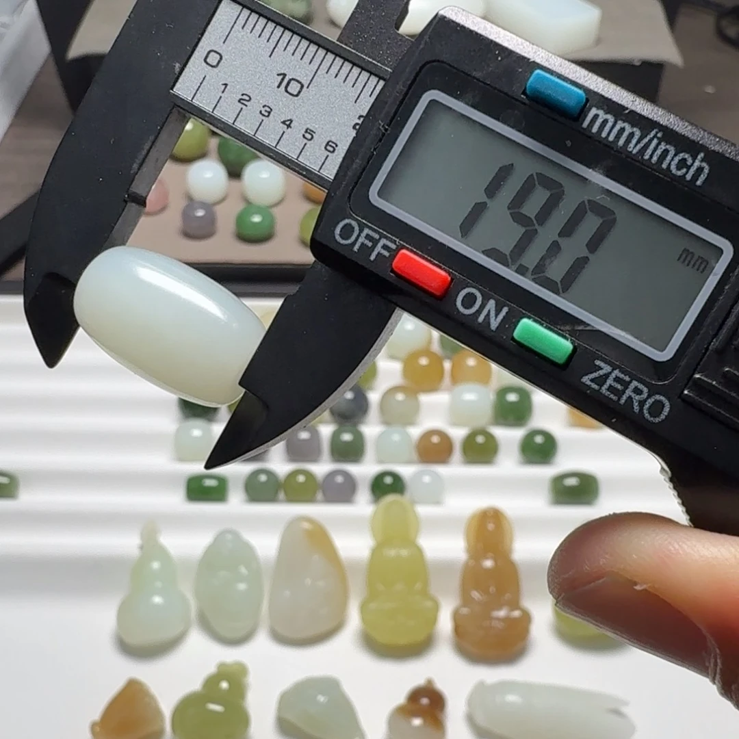 颈饰未镶嵌和田玉繁*