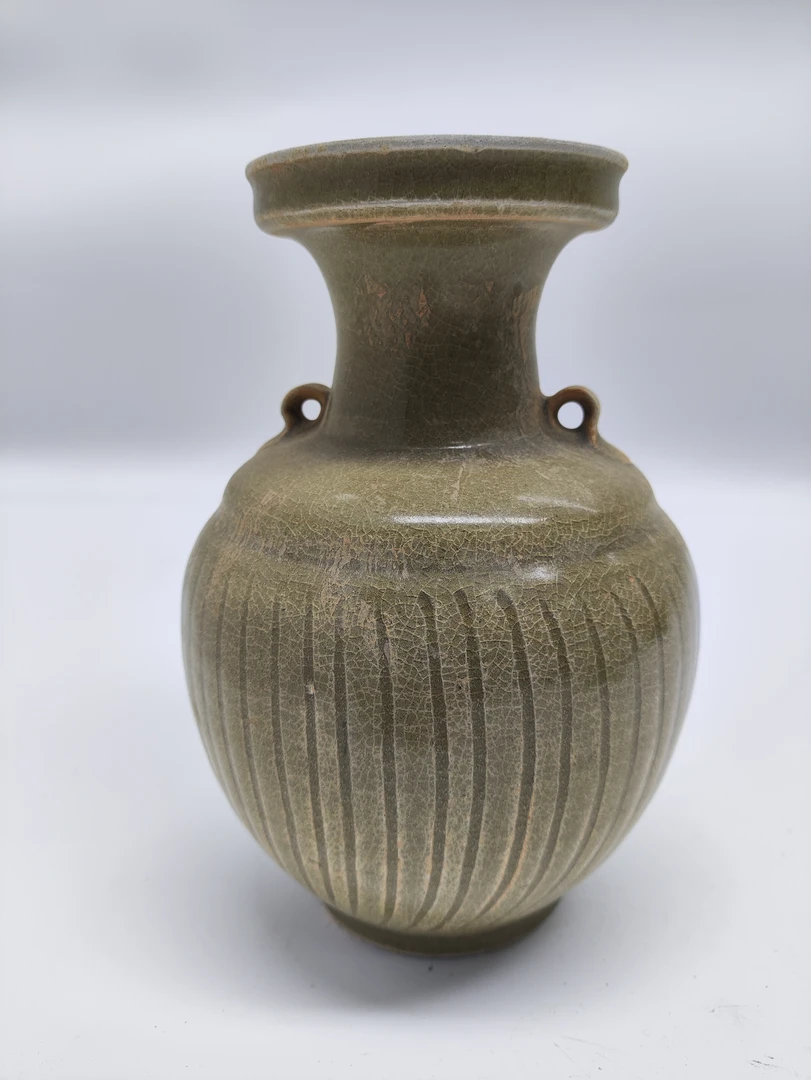 高古越窑盘口瓶瓷器