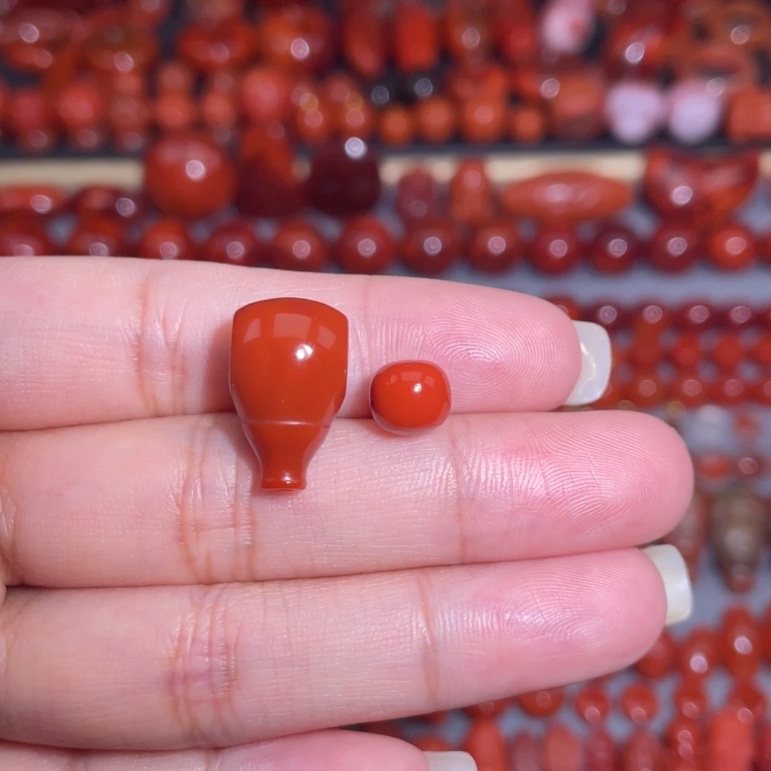 刘***柱南红玛瑙未镶嵌配饰