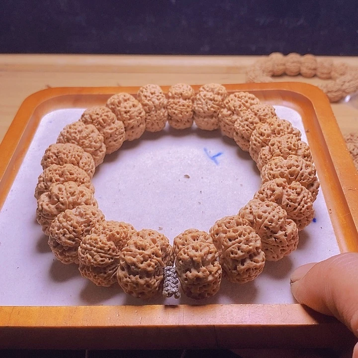 手串金刚菩提梁梅花款